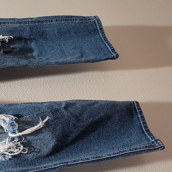 HOLLISTER Ultra High-Waist High-Rise Mom Jean Straight Leg Ripped Torn Denim W28 - Picture 7 of 15